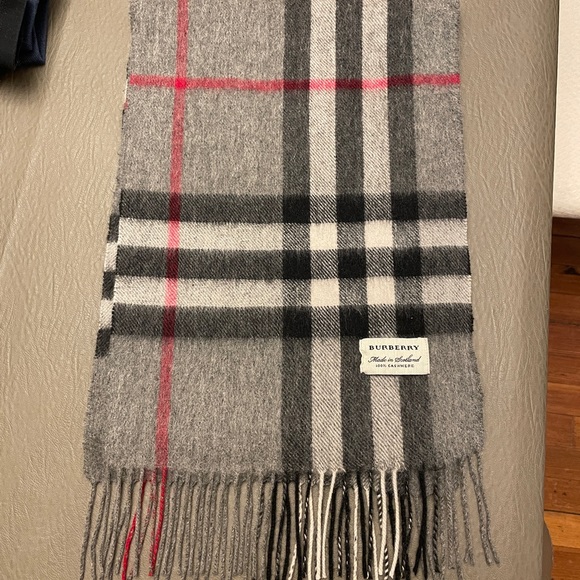 Burberry Other - Like new classic Burberry scarf - Grey mega check - Cashmere - Made in Scotland